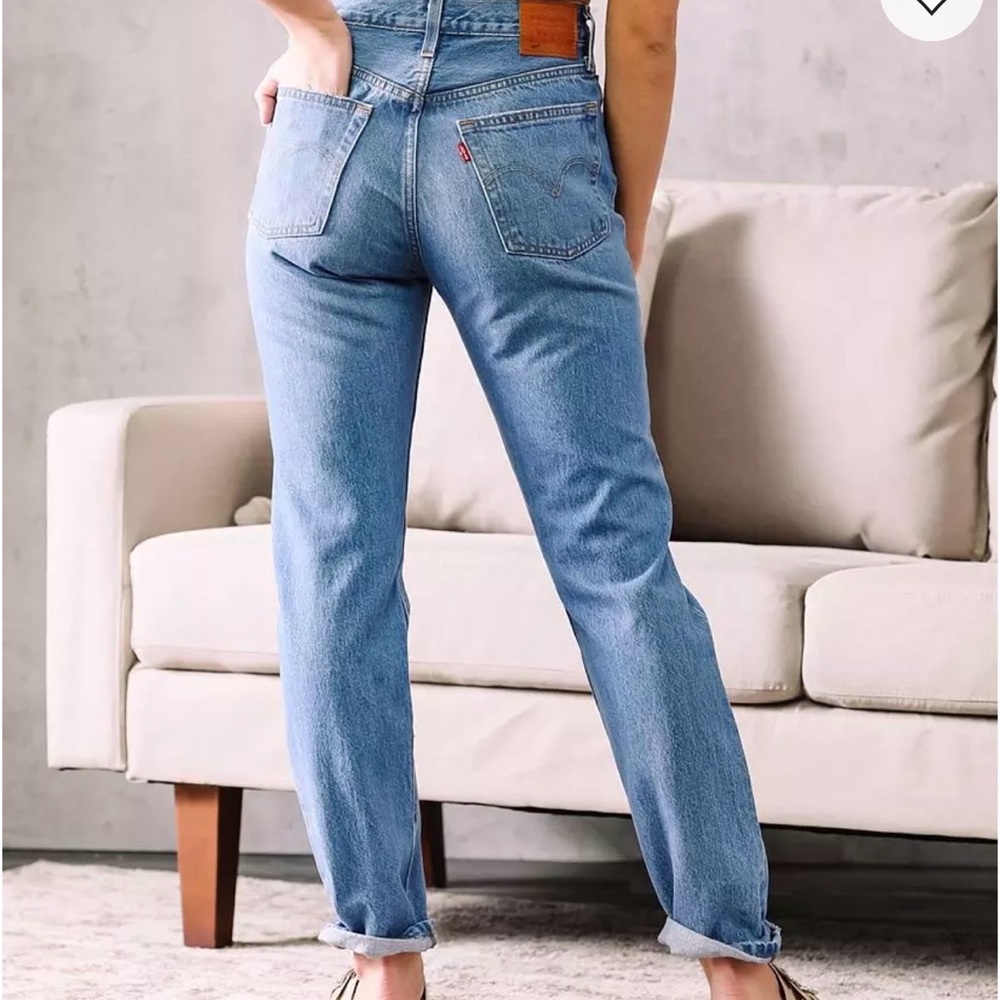 Levi's 501 High Rise Women's Jeans - Picture 2 of 8